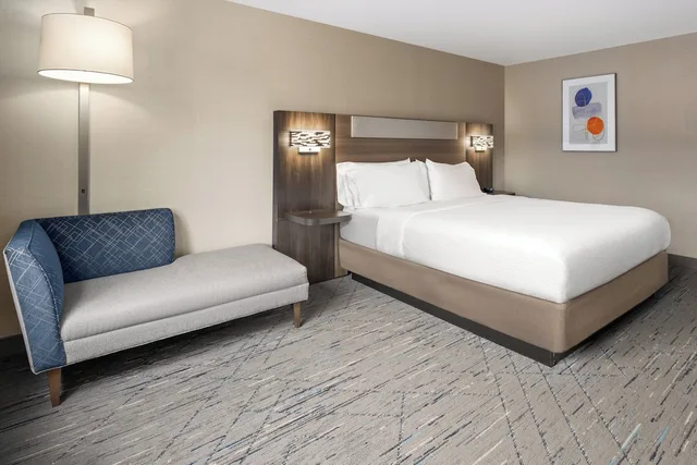 غرفة قياسية بسرير كينج، Holiday Inn Express Hotel Suites Freeport 2/4