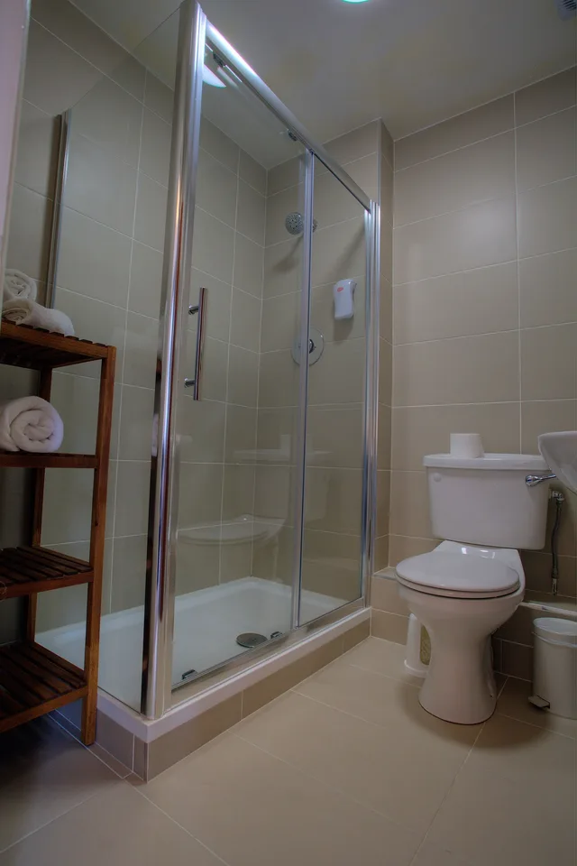 غرفة عائلية بسرير مزدوج وسريرين منفصلين، The Lucan Spa Hotel 4/4