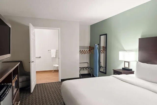 غرفة بسرير كينج لذوي الإعاقة، Wingate by Wyndham Cedar City 4/8
