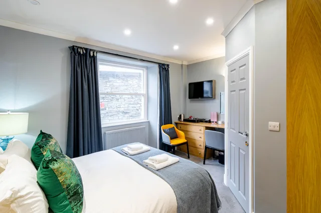 غرفة كومفورت بسرير مزدوج، Waterhead Rooms & Suites - Parking and Light Breakfast 1/1