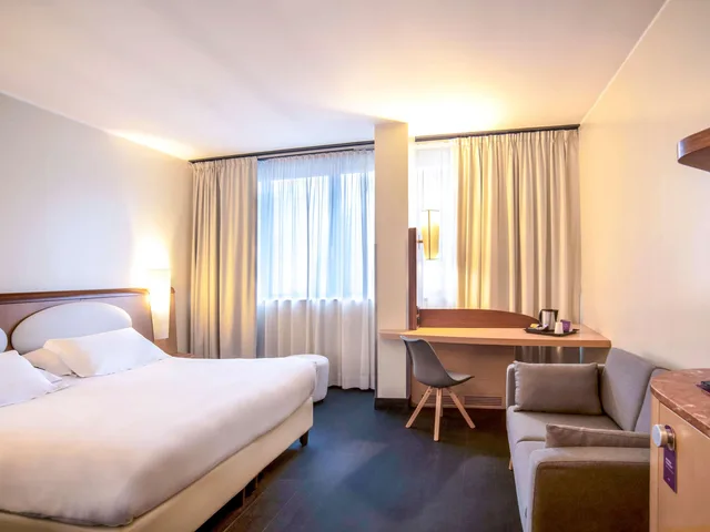 Standard, Double Bed, Mercure Roma West 5/10