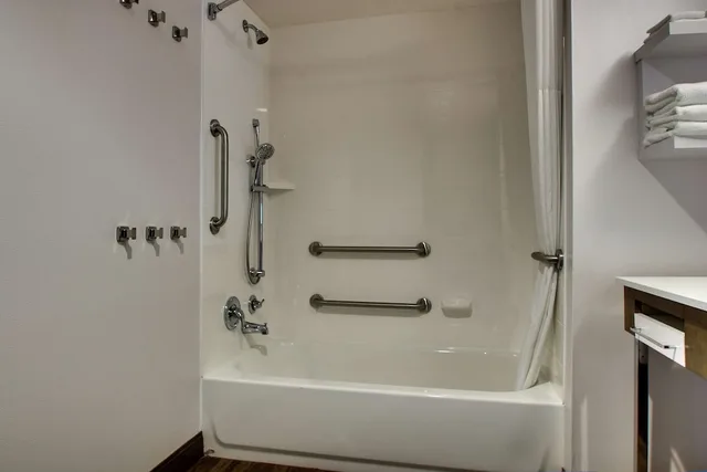 استوديو بسرير كينج مع أريكة لذوي الإعاقة، Hampton Inn And Suites Southport 4/4