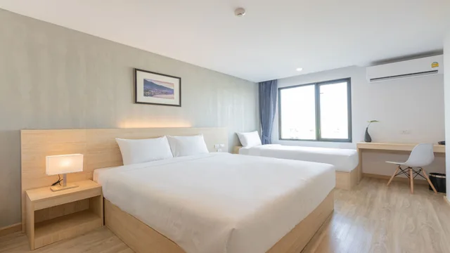 غرفة ديلوكس ثلاثية بسرير مزدوج وسرير فردي، B2 Don Mueang Premier Hotel 2/2