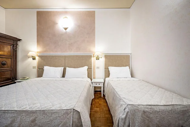 غرفة ثلاثية، Hotel Alessandra 5/10