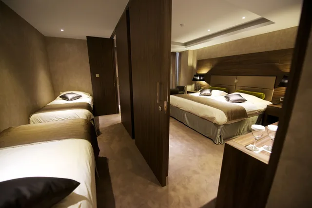 جناح جونيور بسرير كينج وسرير بطابقين، Adams Beach Hotel and SPA 3/4