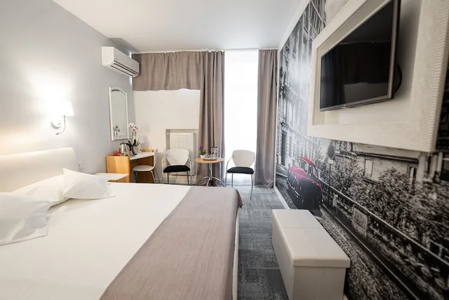 غرفة سوبيريور بسرير كوين، Continental Hotel 2/10