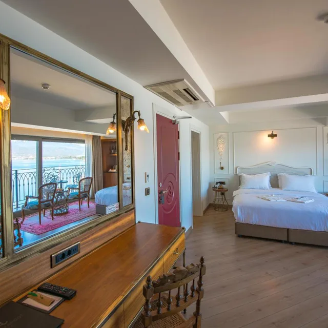 غرفة بسرير مزدوج بإطلالة على البحر بشرفة، Casa Margot Hotel - Adults Only 4/10