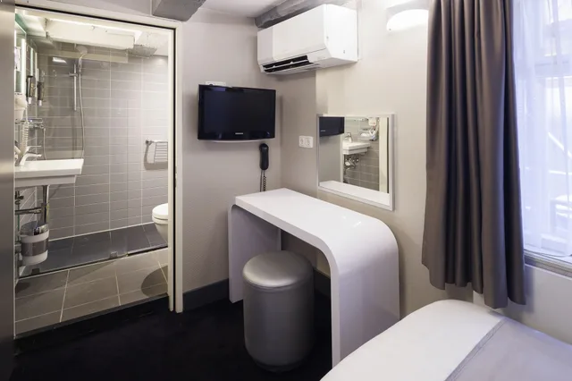 غرفة قياسية مفردة، Hotel CC 7/22
