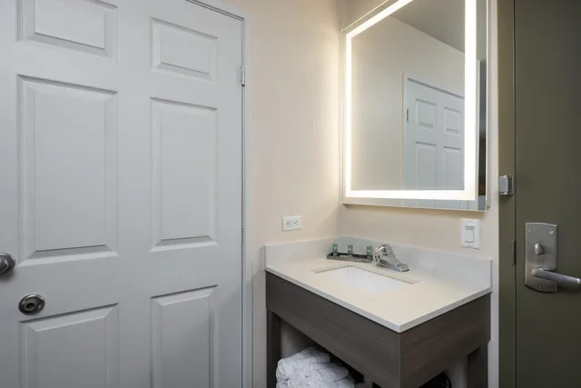 غرفة داخلية بسرير كينج، Comfort Inn Hayward - Oakland South 6/7
