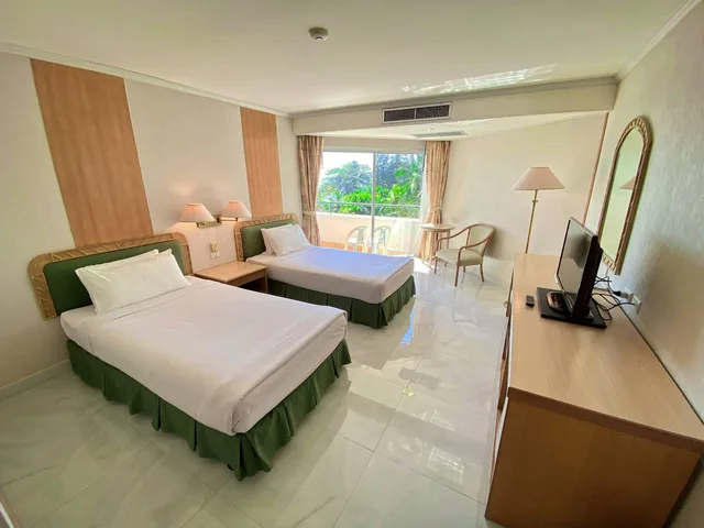 غرفة ديلوكس بسرير كينج، Khanom Golden Beach Hotel 1/3