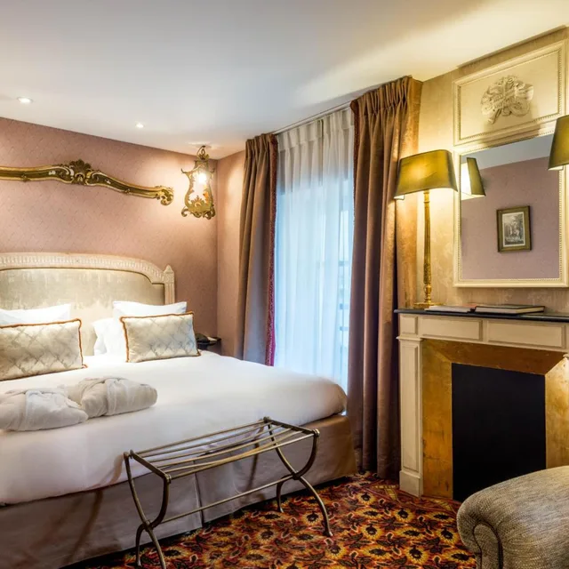 Deluxe, King Bed, Hotel Chateaubriand 4/10
