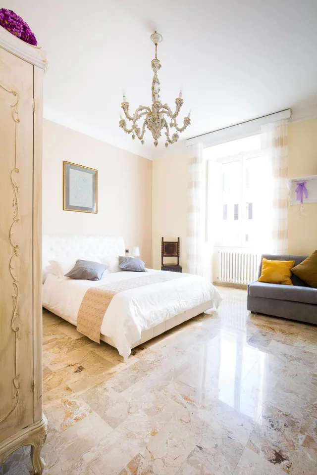 غرفة ثلاثية بسرير كوين وسرير فردي، Nerva Accomodation Cavour 1/1