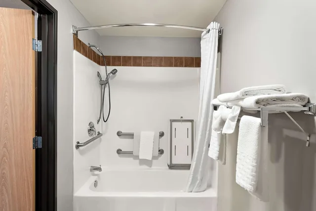 غرفة قياسية بسرير كينج لذوي الإعاقة، Best Western Sawtooth Inn & Suites 7/7