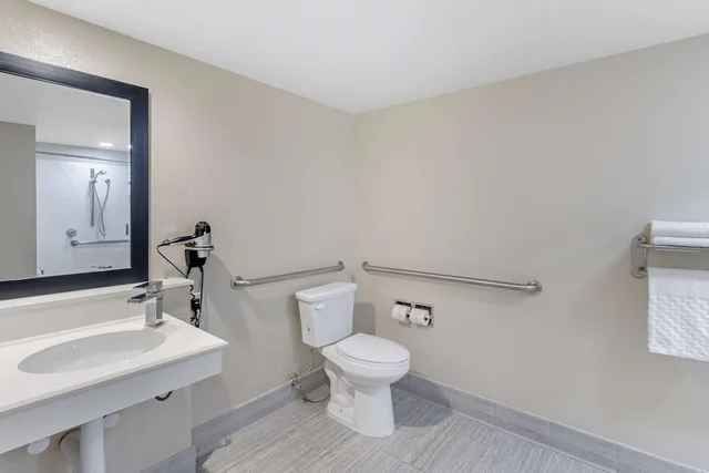 غرفة قياسية بسريرين كوين لذوي الإعاقة، Best Western Cordelia Inn 8/8