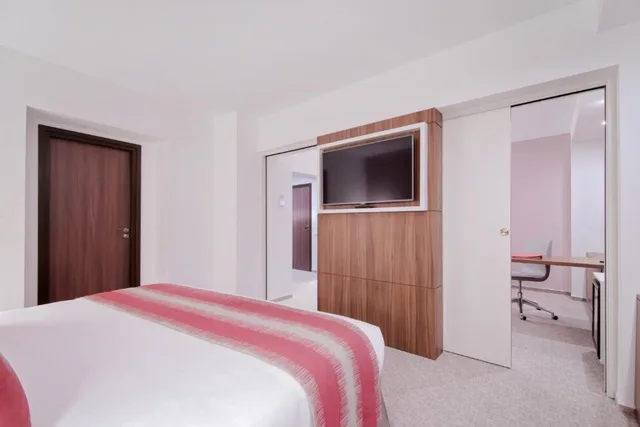 جناح تنفيذي بسرير كينج، Ramada Plaza by Wyndham Craiova 1/1