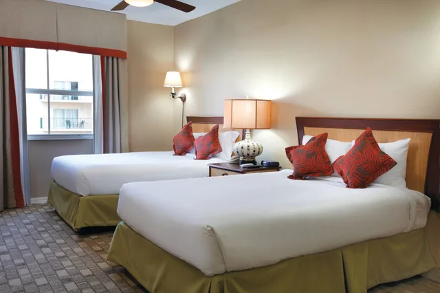 شقة سكنية بسرير كينج وسرير كوين بغرفتي نوم مع أريكة، Club Wyndham Palm-Aire 1/4