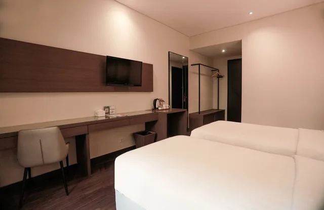 Renovated, Superior, Twin Beds، Lotus Garden Hotel 2/4