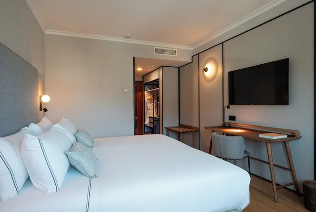 غرفة بريميوم بسرير كينج، Hotel Santiago Plaza Affiliated By Melia 5/10