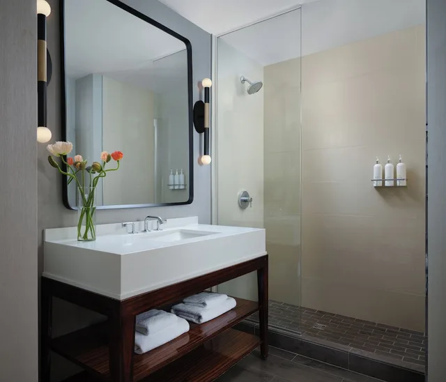Essential, King Bed, High Floor، Hotel Palomar Phoenix A Kimpton Hotel 3/6