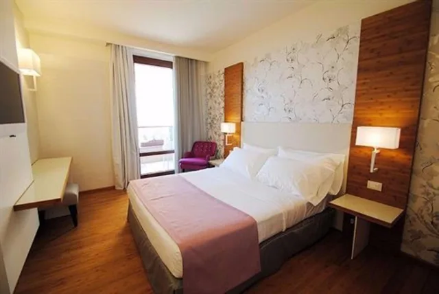 جناح جونيور بشرفة بإطلالة، Hotel Eden 2/7