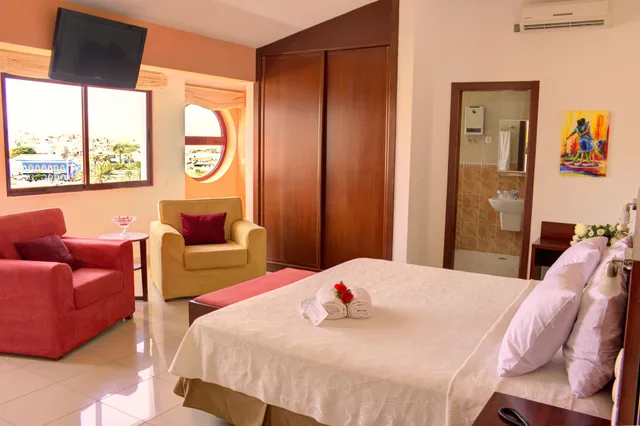 Suite, Double Bed, 2 Sofa, Balcony, Hotel LIVVO Don Paco 10/10