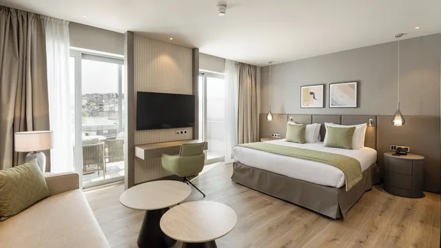 جناح بسريرين منفصلين للمدخنين، Holiday Inn Thessaloniki 4/5