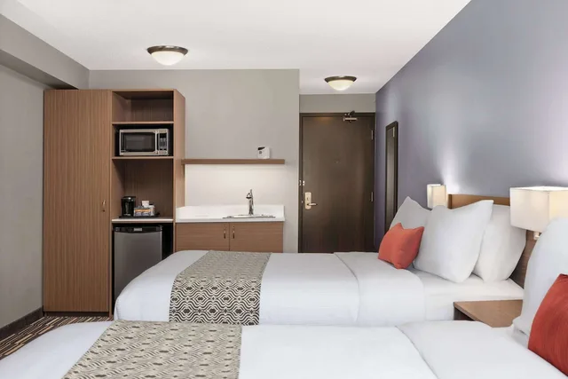 Deluxe, 2 Queen Beds, Microtel Inn And Suites By Wyndham Kirkland Lake 2/4
