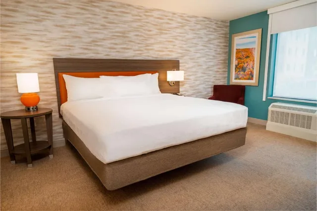 جناح بسرير كينج مع أريكة لذوي الإعاقة، Home2 Suites By Hilton Corona 2/3