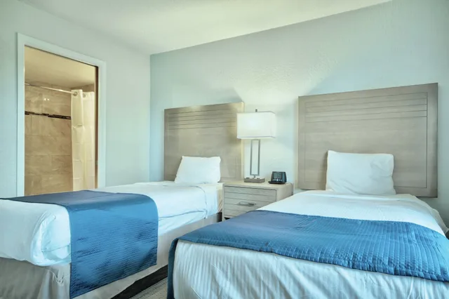 جناح بسريرين منفصلين وسرير كينج بغرفتي نوم مع أريكة، Club Wyndham Orlando International 3/5