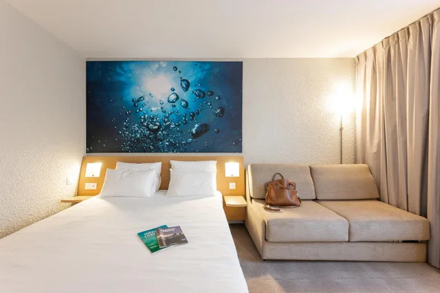 غرفة سوبيريور بسريرين منفصلين وسرير كوين، Novotel Grenoble Nord 4/10