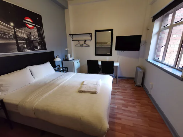 غرفة عائلية بسرير كوين وسرير بطابقين بحمام مشترك، CITY CENTRE BUDGET HOTEL 1/4
