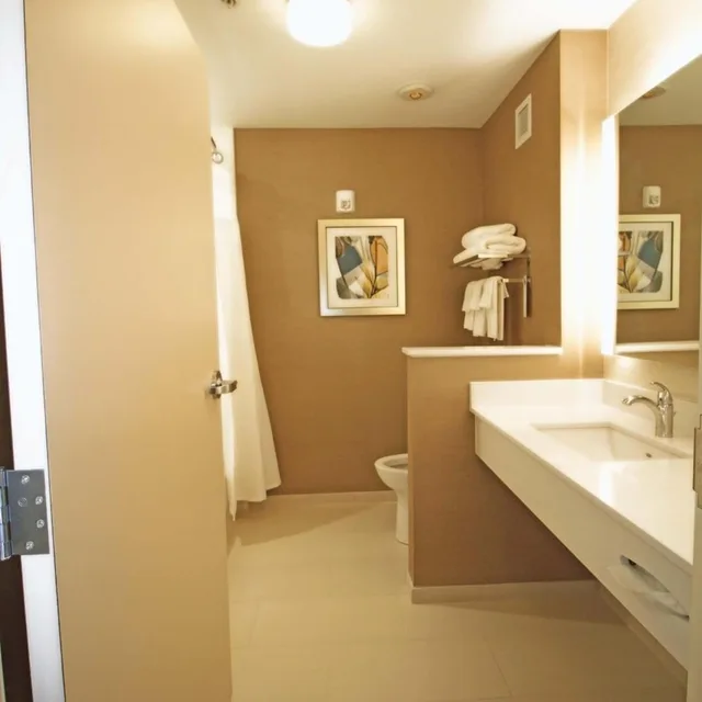 غرفة بسرير كوين، Fairfield Inn Suites London 8/10