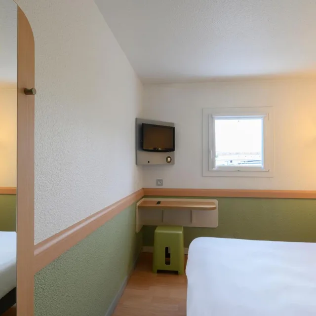 غرفة كلاسيكية بسرير كوين لذوي الإعاقة، Ibis Budget Saint Etienne 1/10