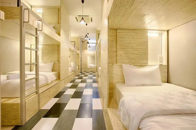 سكن مشترك للرجال، the youniQ Hotel 6/6