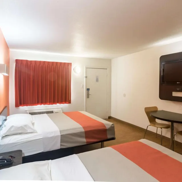 2 Queen Beds Non-Smoking, Motel6 Wichita Falls, TX - North 5/10