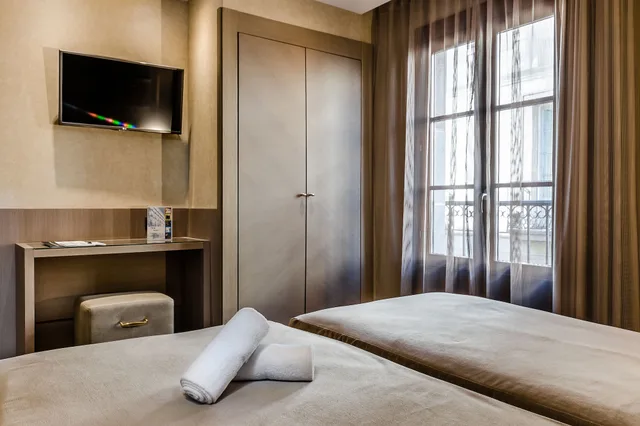 Room, Queen Bed, Hotel Suizo 2/10