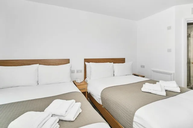 شقة بسرير فردي وسريرين مزدوجين بغرفتي نوم، Best Western Greater London Hotel 1/5