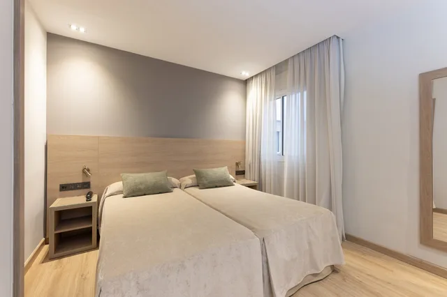 Room, Twin Beds, Casanova 9/10