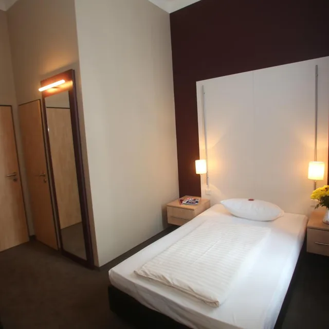 غرفة مفردة، Hotel Columbus 8/12