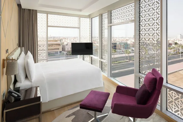 1 Bedroom, Club, Suite, Single Bed, Club Floor، فندق كراون بلازا جدة السلام(Crowne Plaza Jeddah Al Salam) 2/4