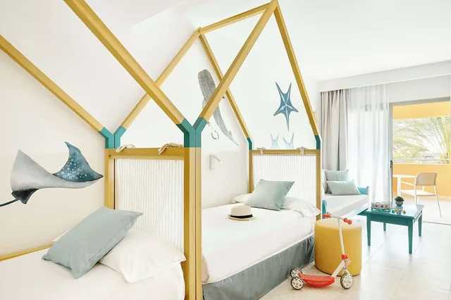 جناح عائلي بسريرين مزدوجين مع أريكة، Iberostar Waves Gaviotas Park 4/10