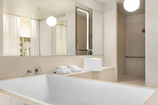 Delphi, Suite, King Bed, Accessible، The Delphi Hotel Los Angeles 3/4