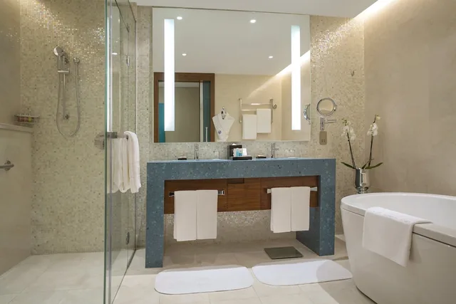 غرفة بسريرين منفصلين مع دخول صالة النادي، روش ريحان من روتانا(Rosh Olaya Hotel) 5/5