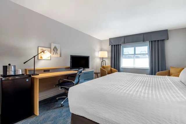 غرفة قياسية بسرير كينج، Clarion Hotel & Conference Centre Abbotsford - Fraser Valley 1/4
