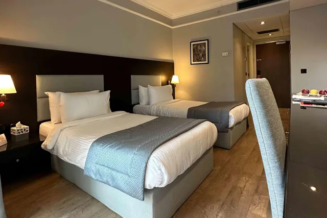 غرفة قياسية بسريرين منفصلين، Ramada By Wyndham Downtown Beirut 1/1