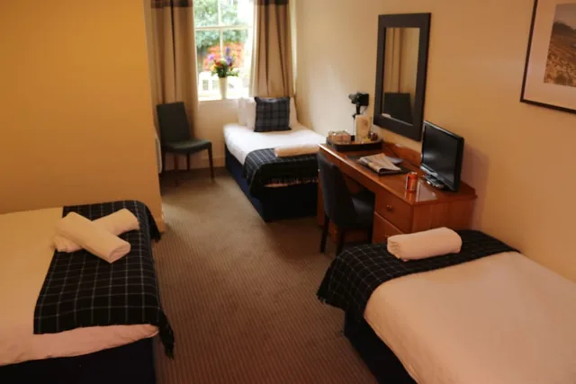 غرفة عائلية بسرير مزدوج وسريرين منفصلين، Craiglynne Hotel 1/3