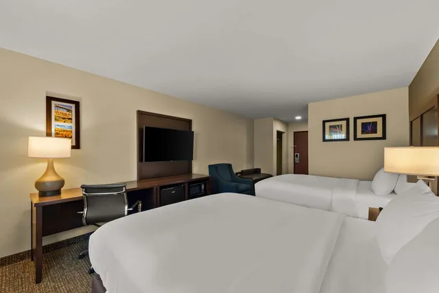 غرفة بسريرين كوين، Comfort Inn and Suites Atoka 2/3
