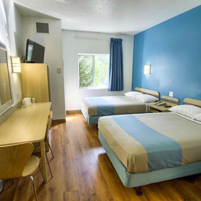 Room, Quadruple, Motel6 Portsmouth, NH 2/10