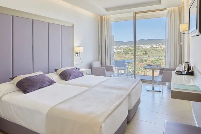 غرفة بسرير مزدوج أو سريرين منفصلين بإطلالة على الجبل، Torre Del Mar Hotel 1/4