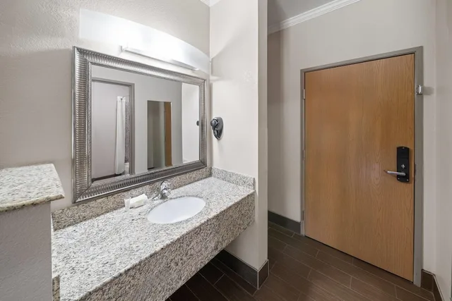 غرفة بسريرين كوين، Super 8 By Wyndham San Antonio/Alamodome Area 7/7